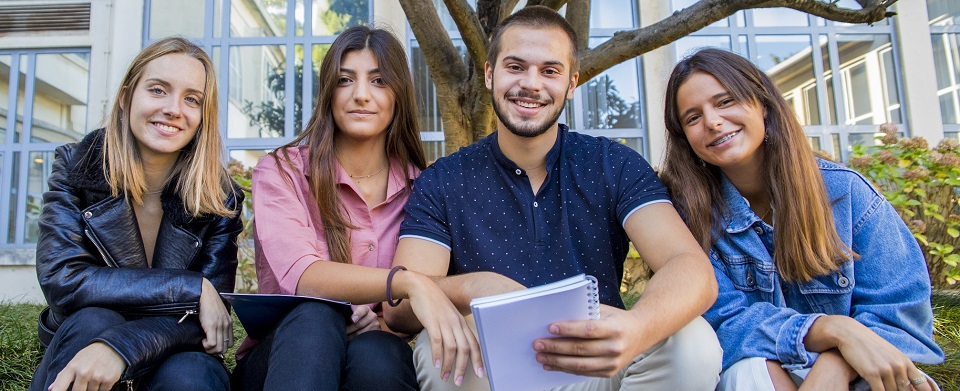 Catolica Ciencias Humanas 8