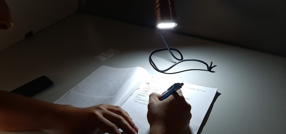 Estudantes querem iluminar os estudos e a vida das crianças